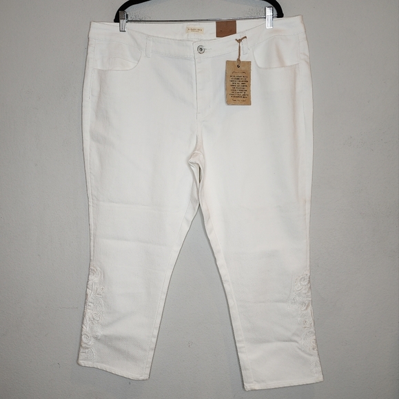 NWT Coldwater Creek Embroidered White Ankle Stretch Denim Jeans Size 20 - Picture 1 of 16